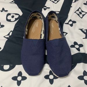 Navy blue TOMS